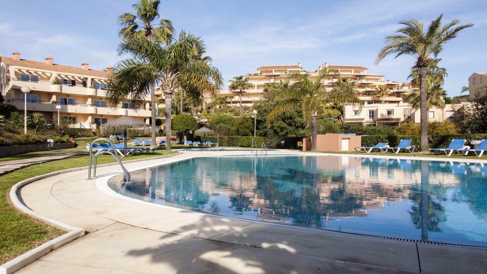 Marina Del Sol Apartment By Rafleys Fuengirola Bagian luar foto